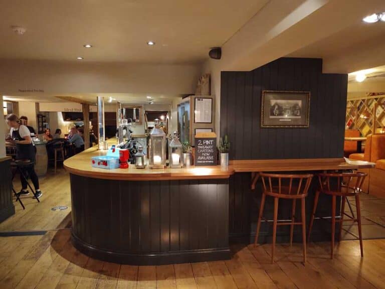 The bar area at the Chequers at Crowle.